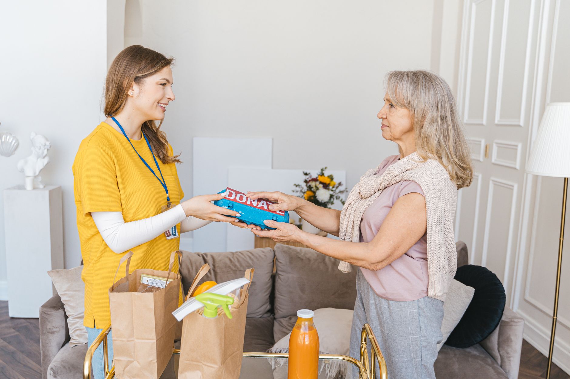 10 Powerful Reasons to Prioritize Helping Others Daily
